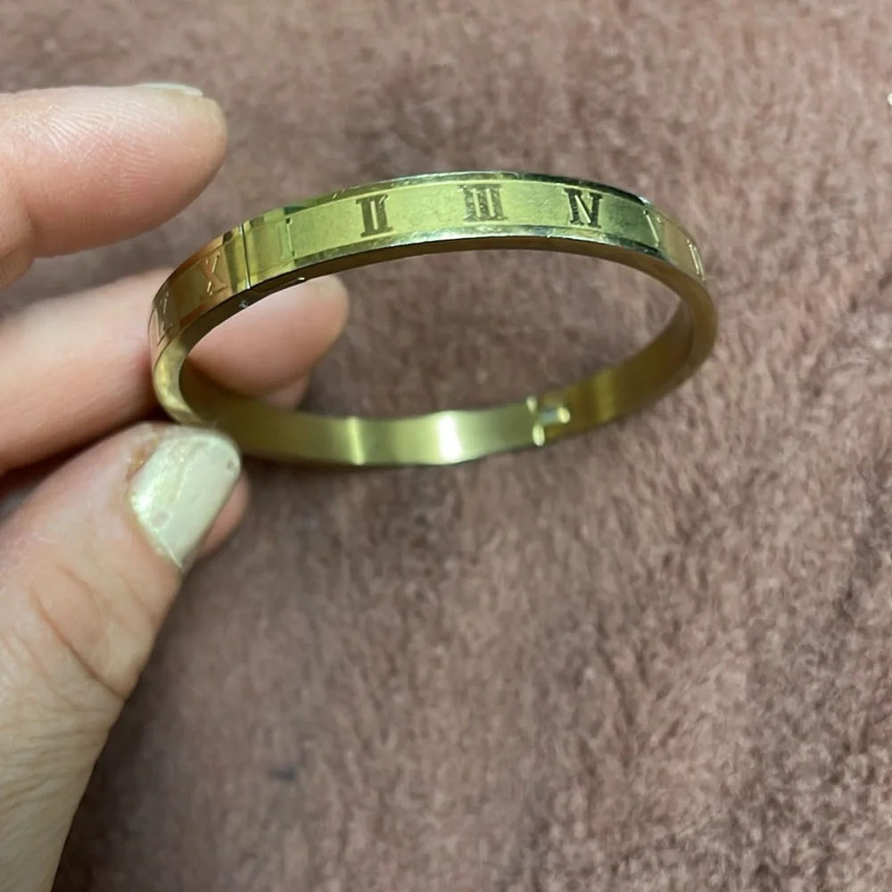 Roman numerals bangle - Picture 7 of 7